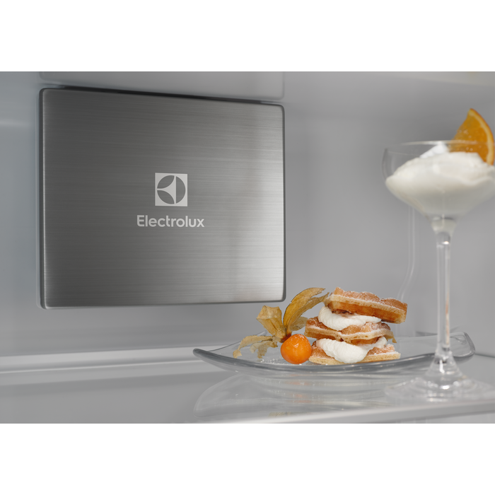 Electrolux - Montuojamas šaldytuvas su šaldikliu - ENP7TD75S